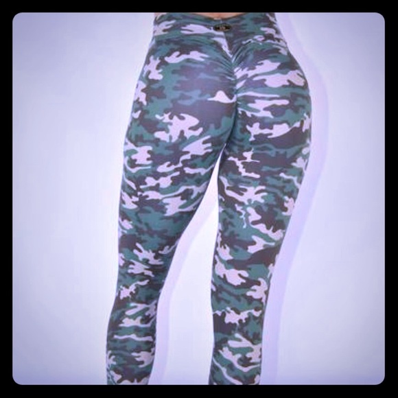 - New🔘 BUTT SCRUNCH CAMOUFLAGE GREEN LEGGINGS - Picture 1 of 2